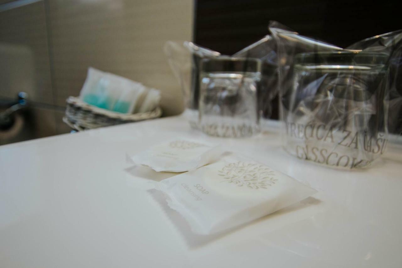 维拉蒂娜酒店 Arbanija 外观 照片